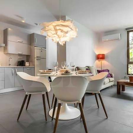 Swimming Pool & Terrace Near The By Rems شقة