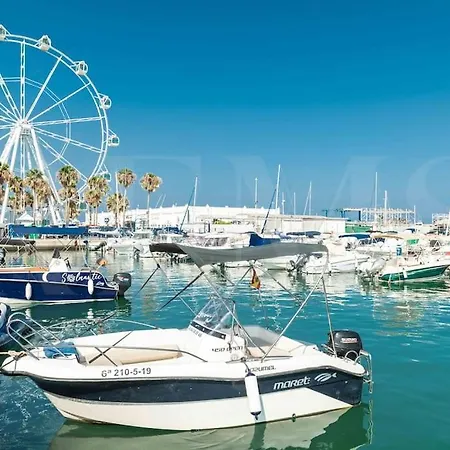 Swimming Pool & Terrace Near The By Rems Apartament *