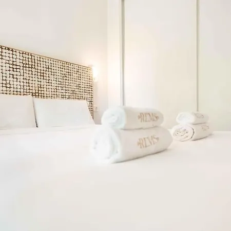 Swimming Pool & Terrace Near The By Rems *