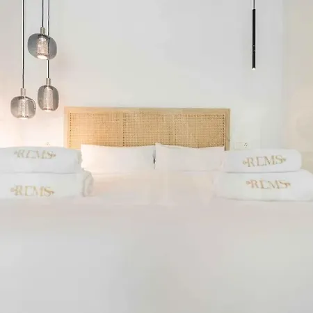 Swimming Pool & Terrace Near The By Rems شقة