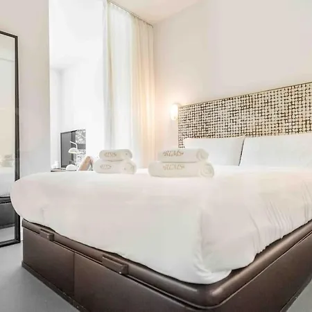 Swimming Pool & Terrace Near The By Rems