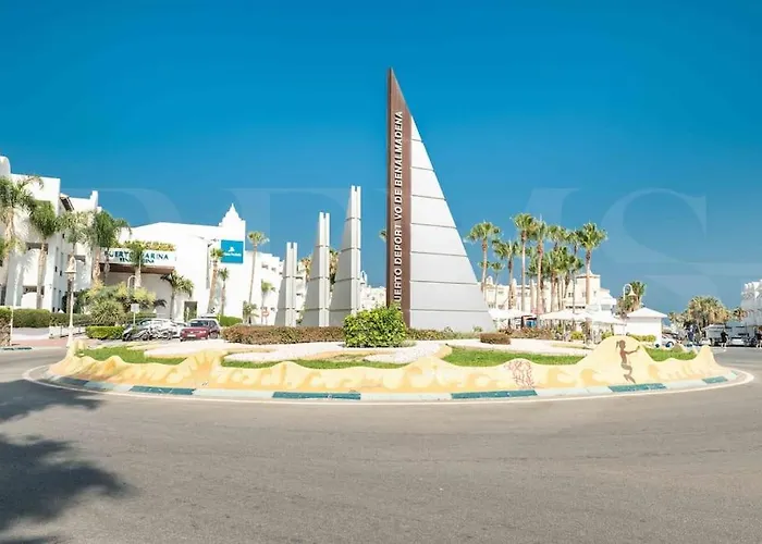 Swimming Pool & Terrace Near The By Rems