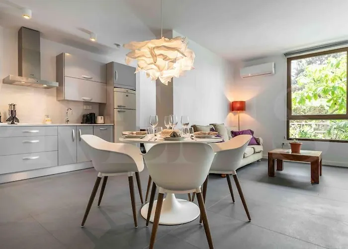 Swimming Pool & Terrace Near The By Rems Lägenhet