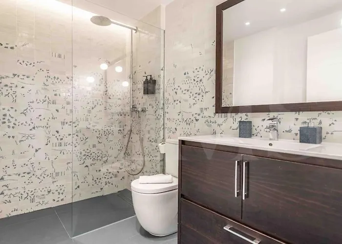 Swimming Pool & Terrace Near The By Rems *