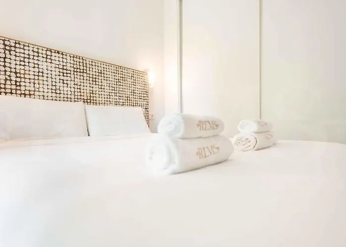 Swimming Pool & Terrace Near The By Rems *