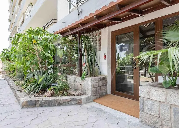 Swimming Pool & Terrace Near The By Rems *