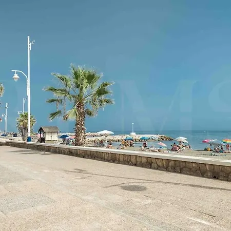 Swimming Pool & Terrace Near The By Rems