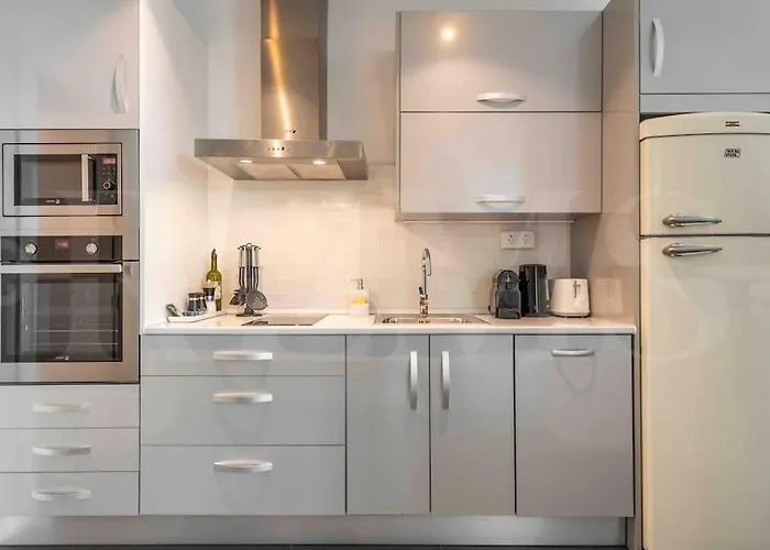 Swimming Pool & Terrace Near The By Rems Apartamento