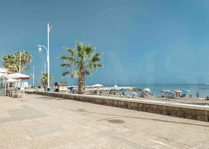 Swimming Pool & Terrace Near The By Rems