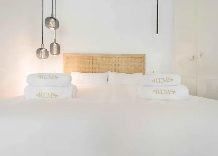 Swimming Pool & Terrace Near The By Rems Apartamento